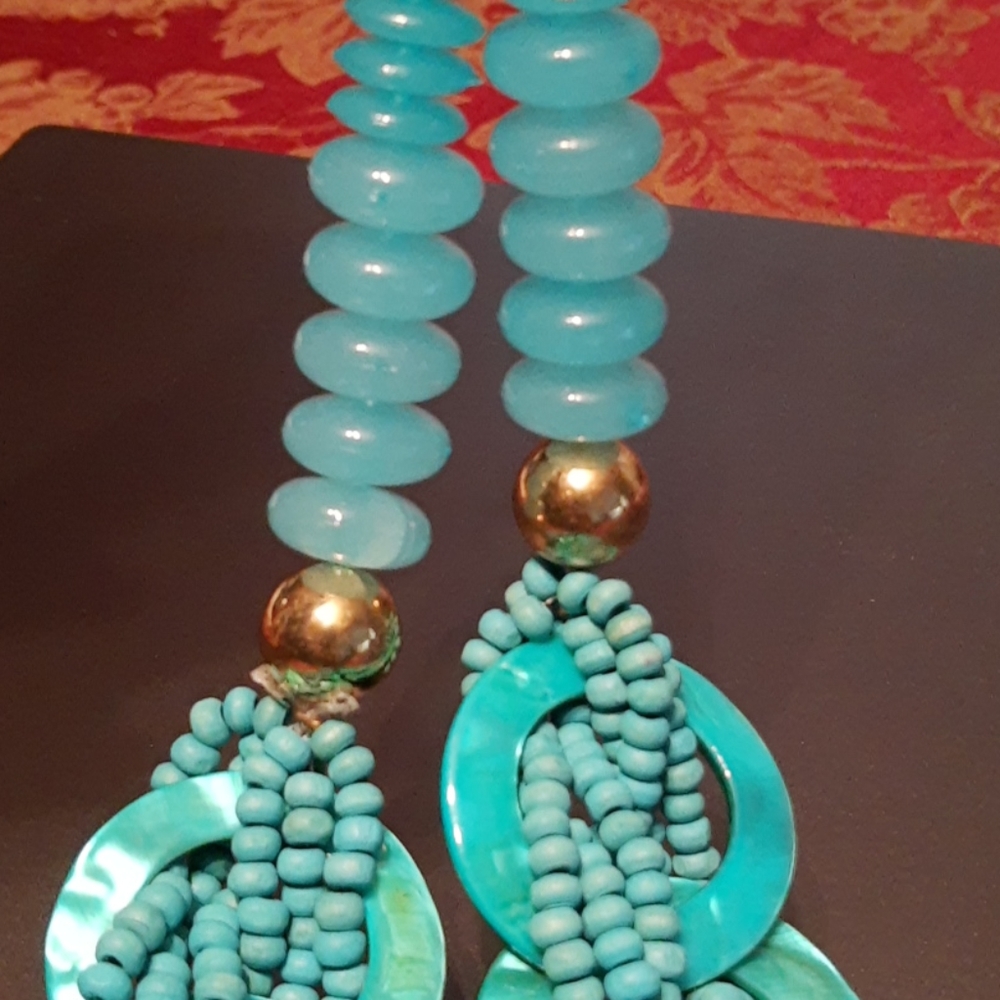 Blue turquoise colored necklace - Picture 3 of 4